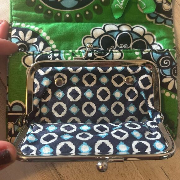Vera Bradley Green Cupcake Bifold Wallet Blue Paisley Cotton with ID Window - Picture 4 of 7